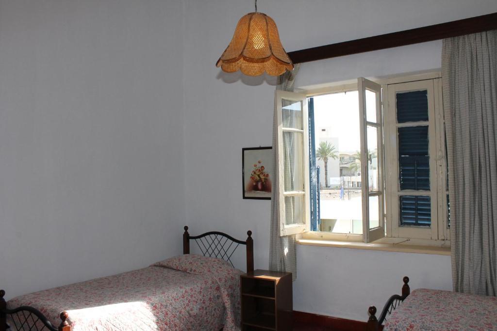 Trianon Hostel Paphos Szoba fotó